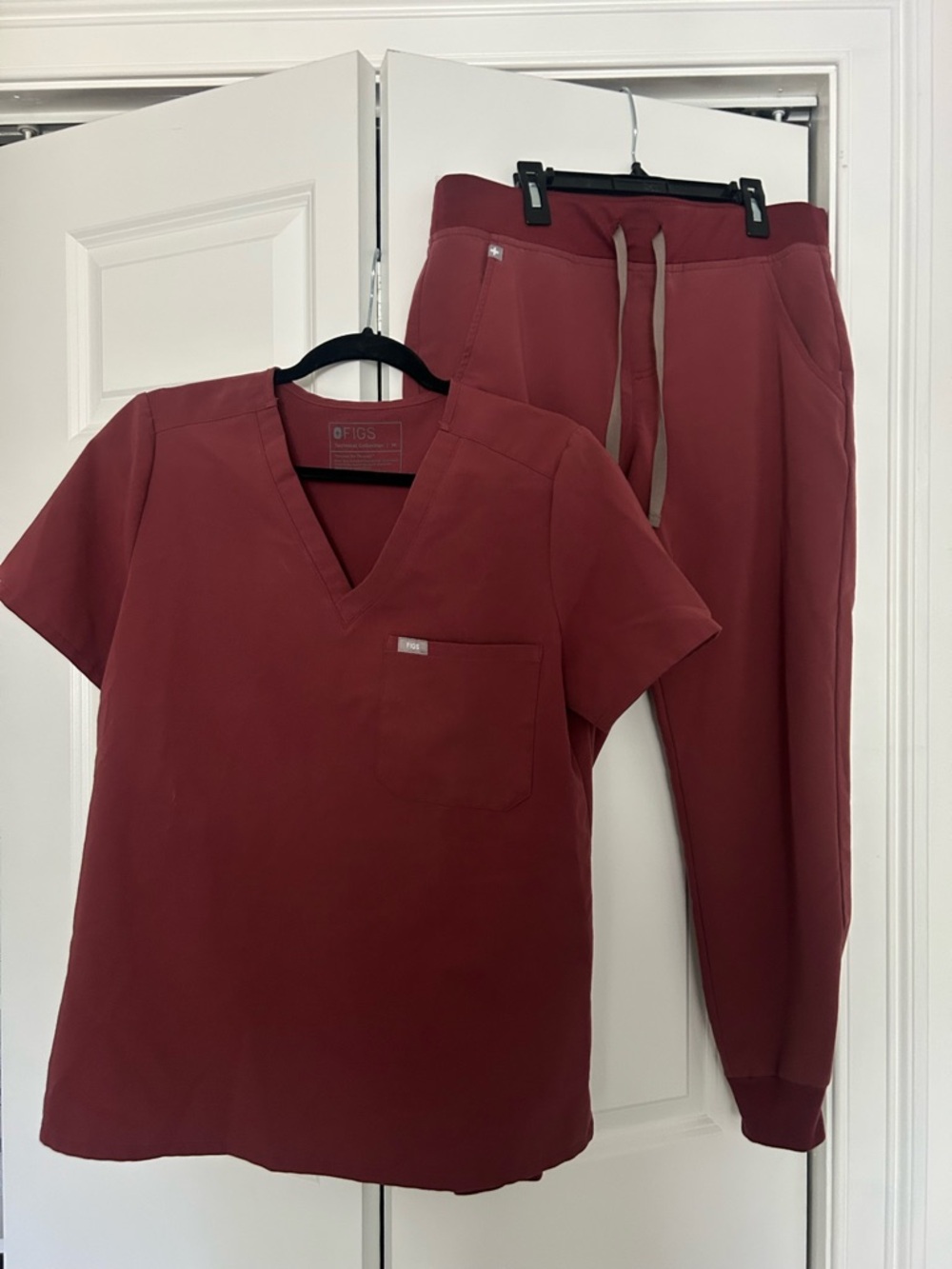 FIGS DARK CHERRY M/MP